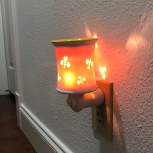 Scentsy bumblebee warmer